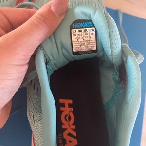 HOKA Clifton women size 8 8B.